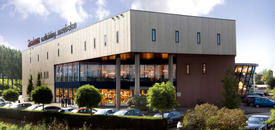 Pand van Straluma in Barendrecht met grote verlichtingswinkel en showroom.