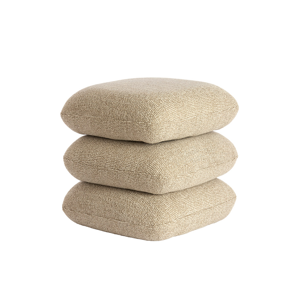 12212011 laurie poef zandcreme.jpg