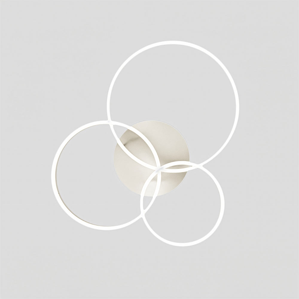 07500037 ravello plafondlamp wit LED 3ringen aan.jpg