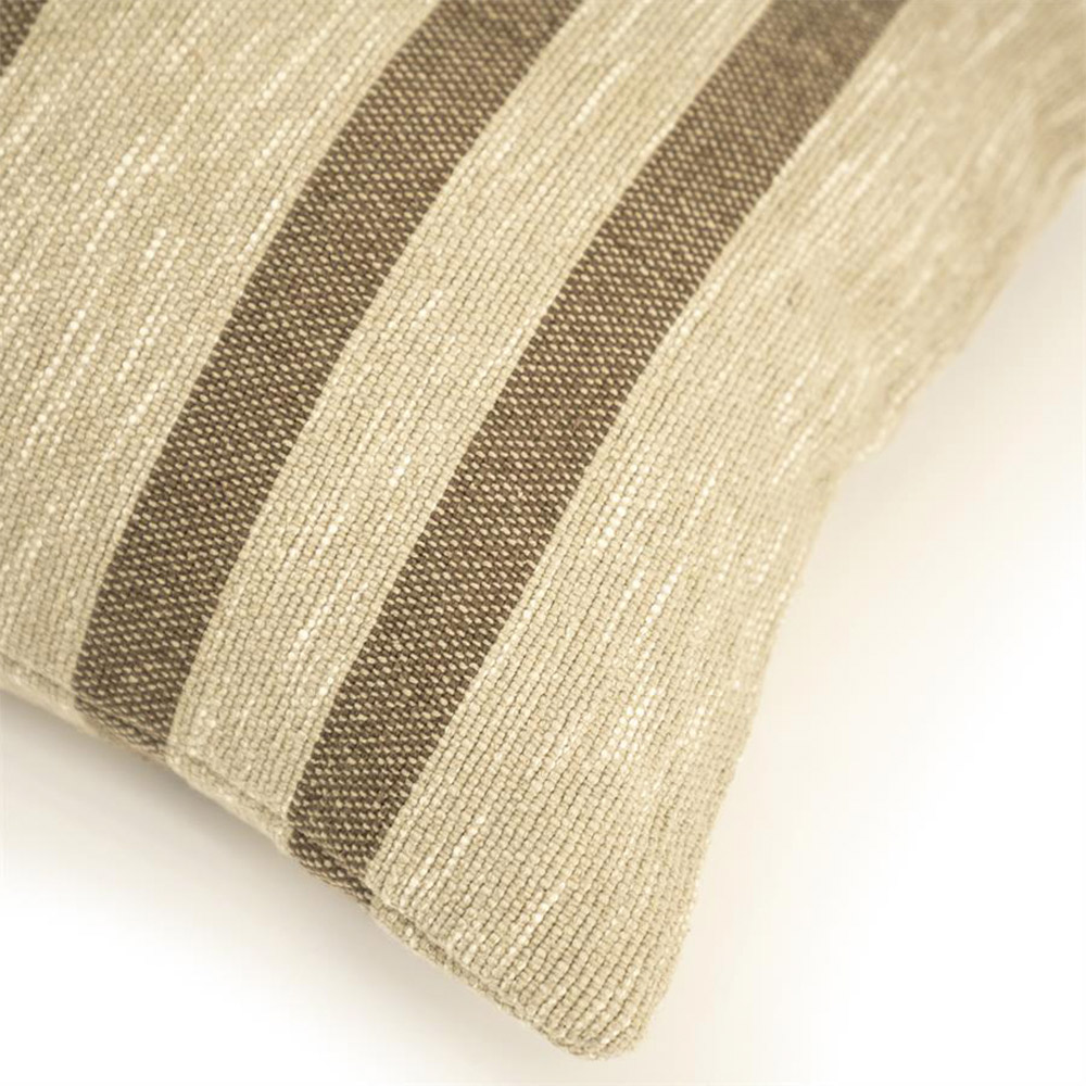 02910311 kussen vierkant strepen bruin detail.jpg