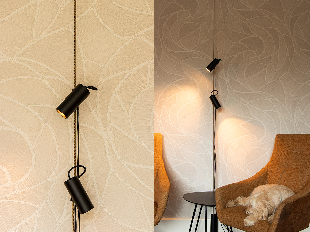 Zwarte moderne vamp met verstelbare spots in zithoek van een woonhuis in Hendrik-Ido-Ambacht, geplaatst door Straluma.