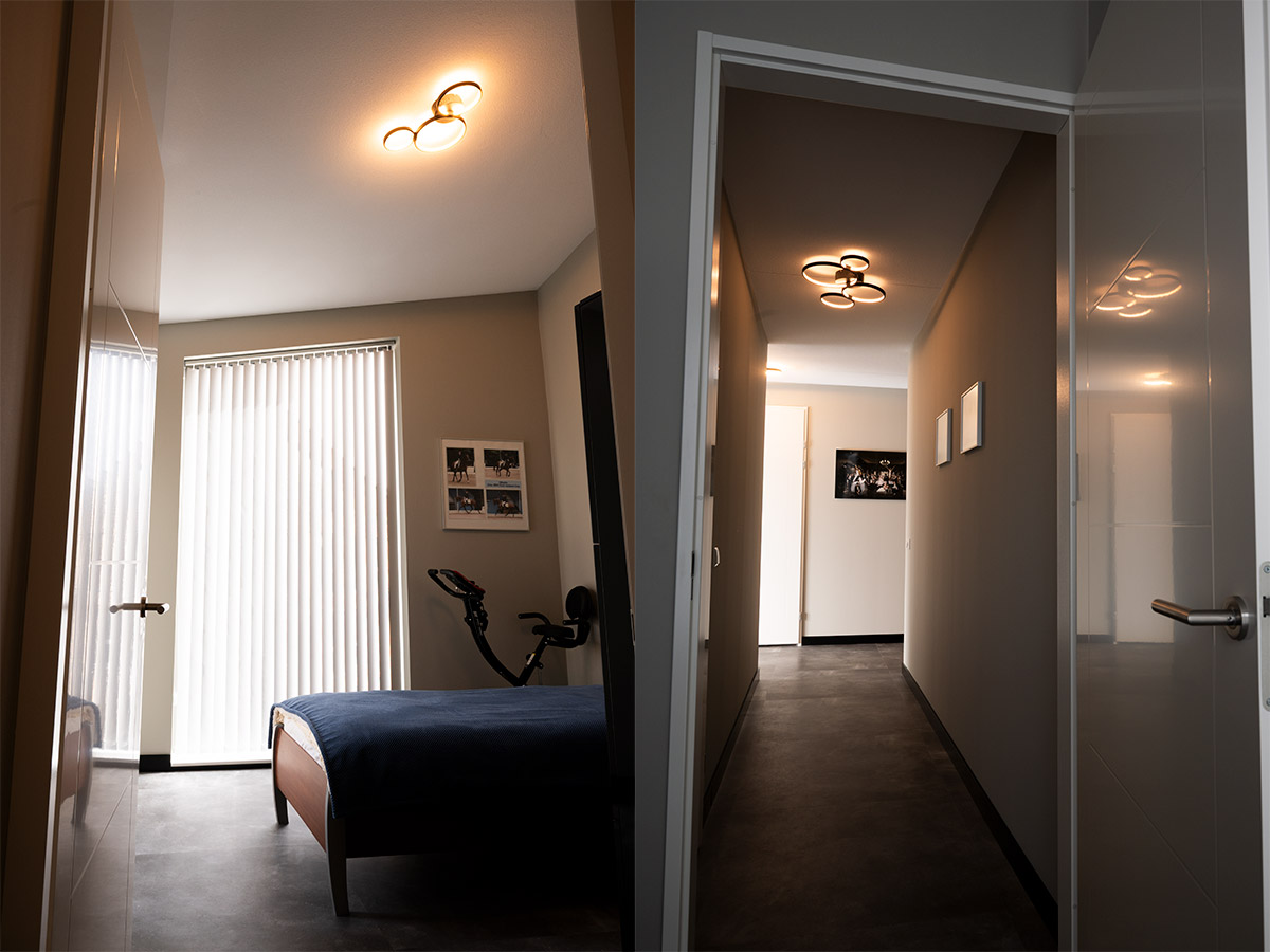 Slaapkamer en gang met moderne plafondlamp en warme verlichting in penthouse